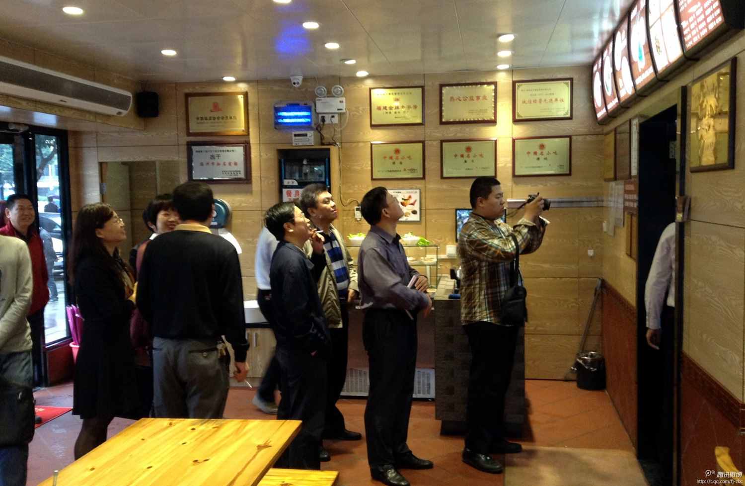 中共福州市台江区领导莅临福州尚干餐饮管理公司调研