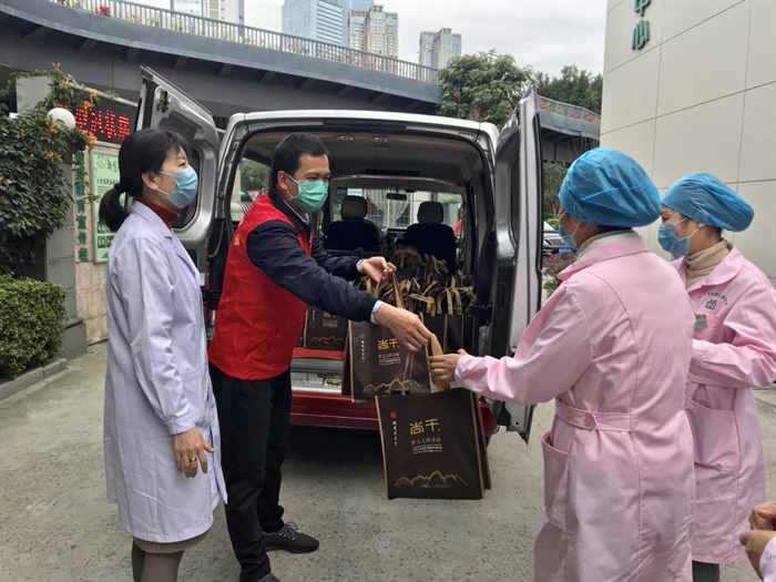 感恩拗九，齐心抗疫 